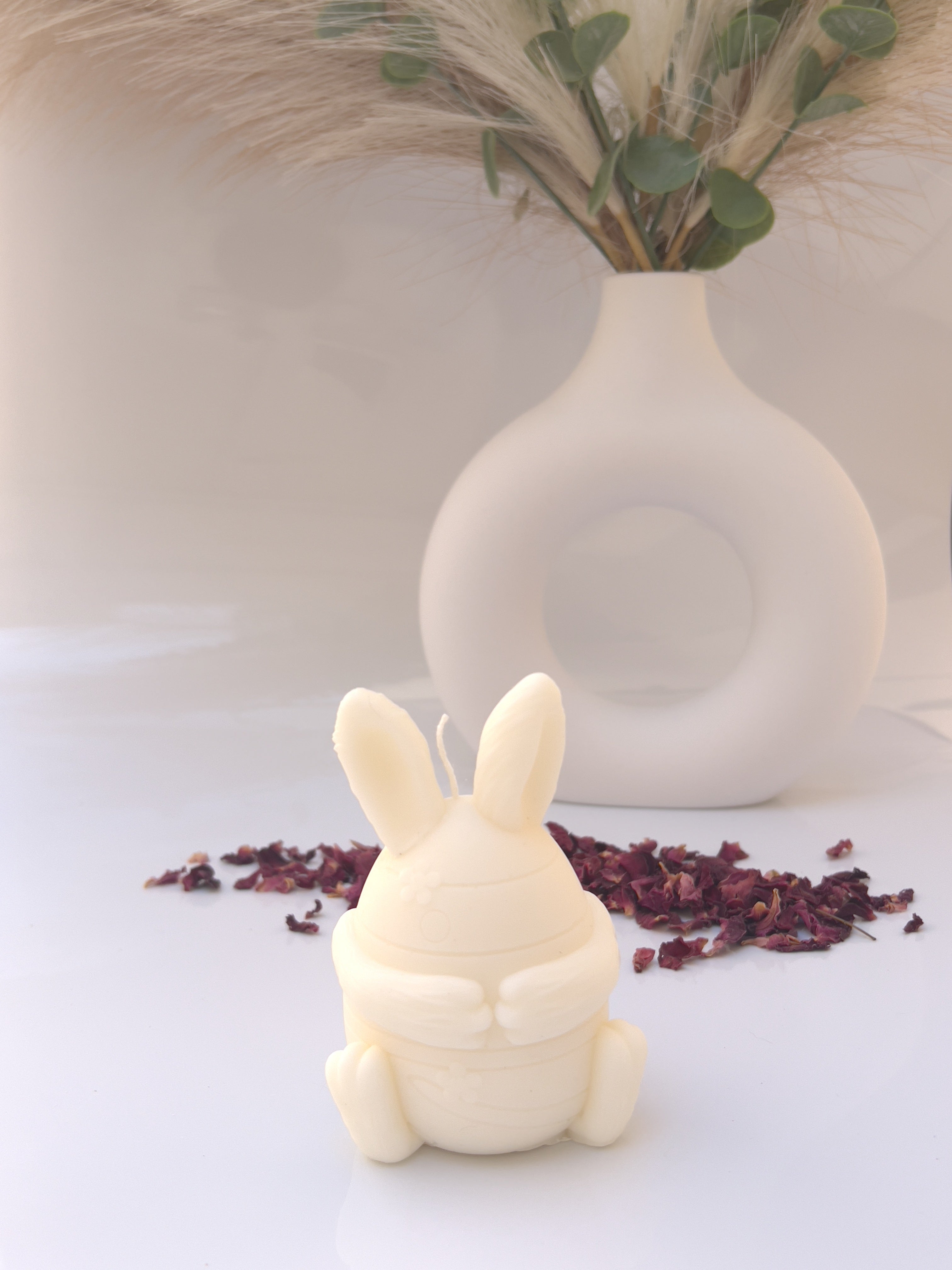 Conejo de pascua con flores