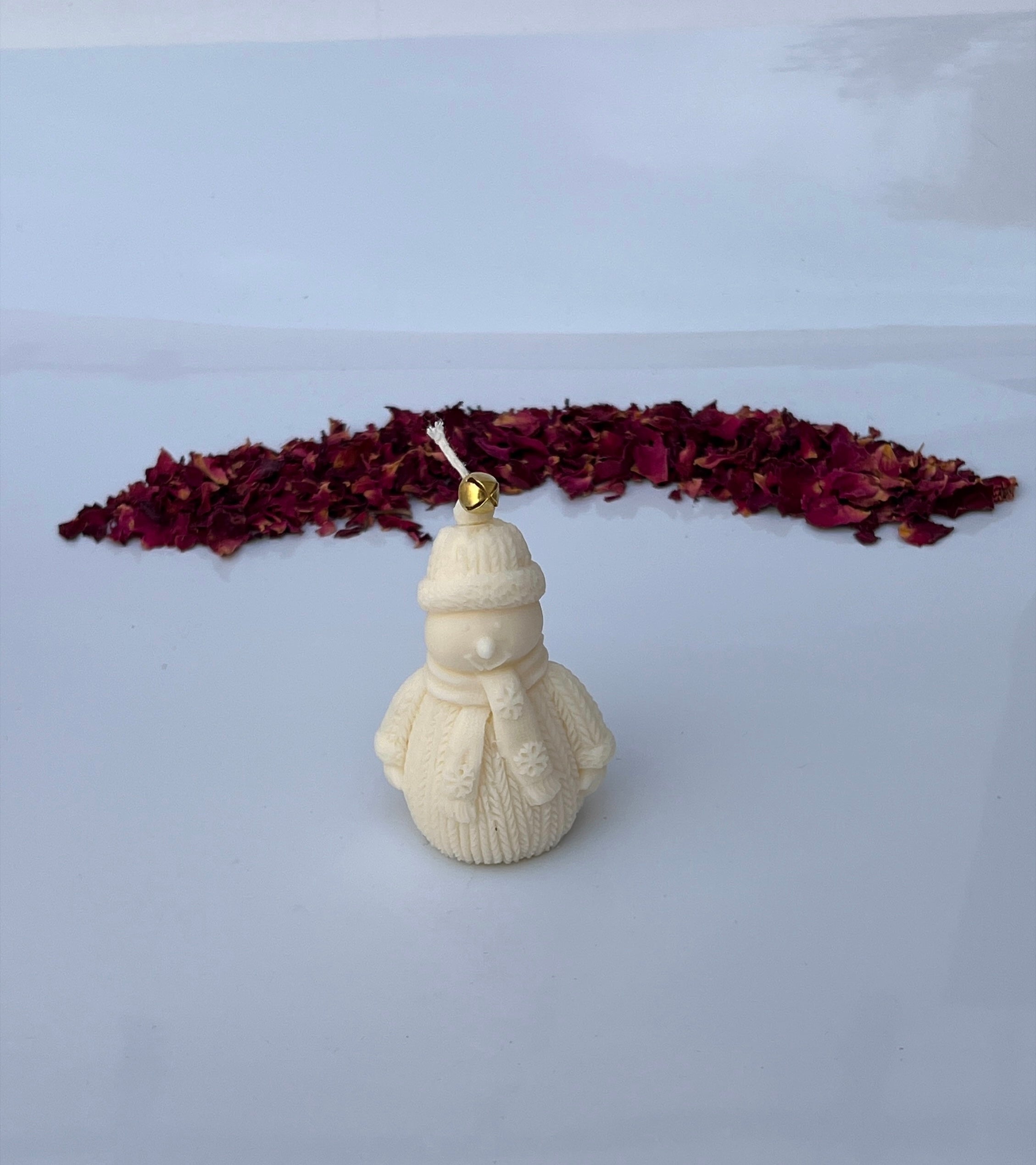 Vela muñeco de nieve con suéter tejido